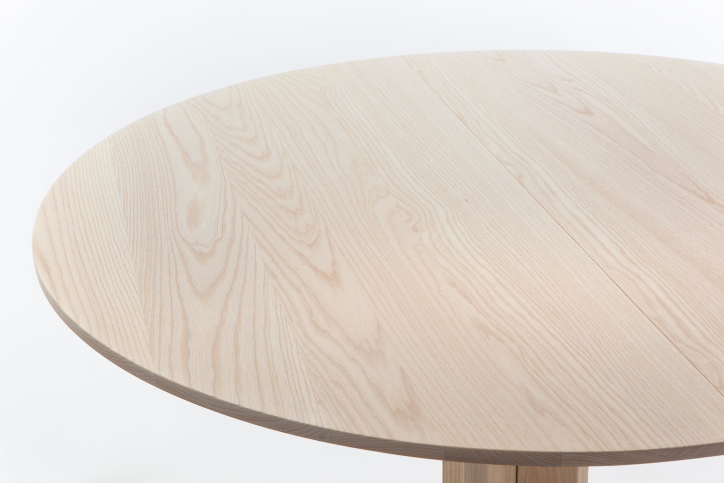 Rundt spisebord heltre